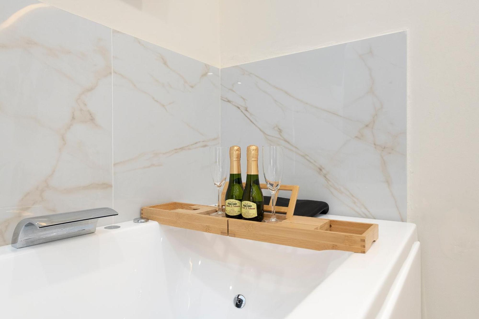 מאלגה Exclusive Apartment Jacuzzi מראה חיצוני תמונה